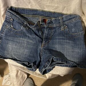 BONGO Blue Jean Shorts Classic stretchy Denim Style size 9 but will fit size 10